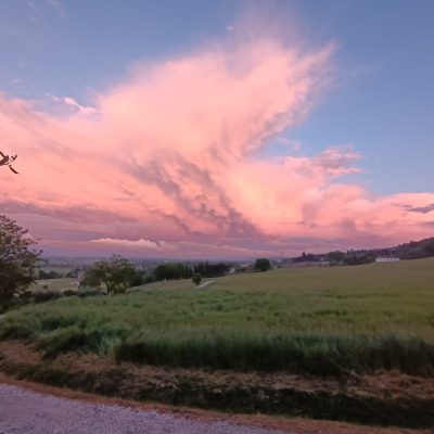 Un bellissimo cielo visibile dalla strada che porta a Cà del Bocca
