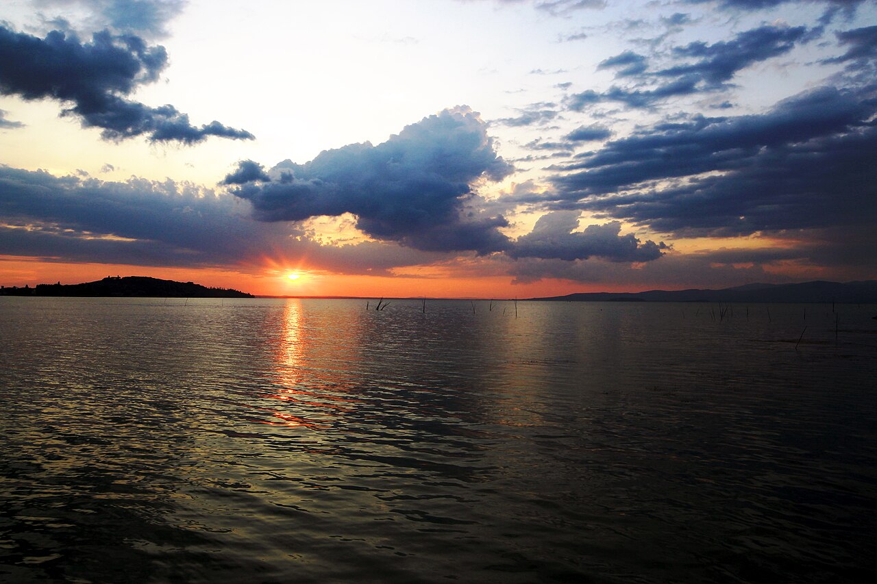Tramonto sul lago Trasimeno