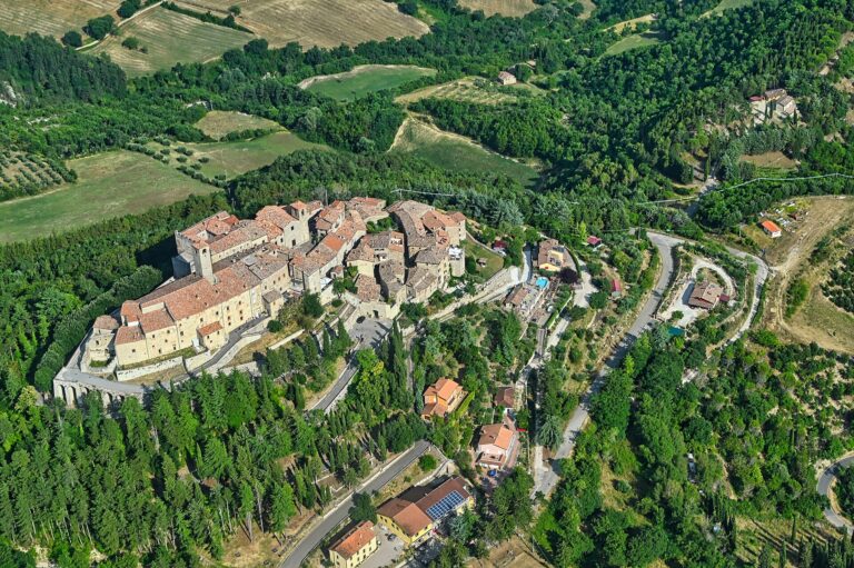 Monte Santa Maria Tiberina visto dall’alto