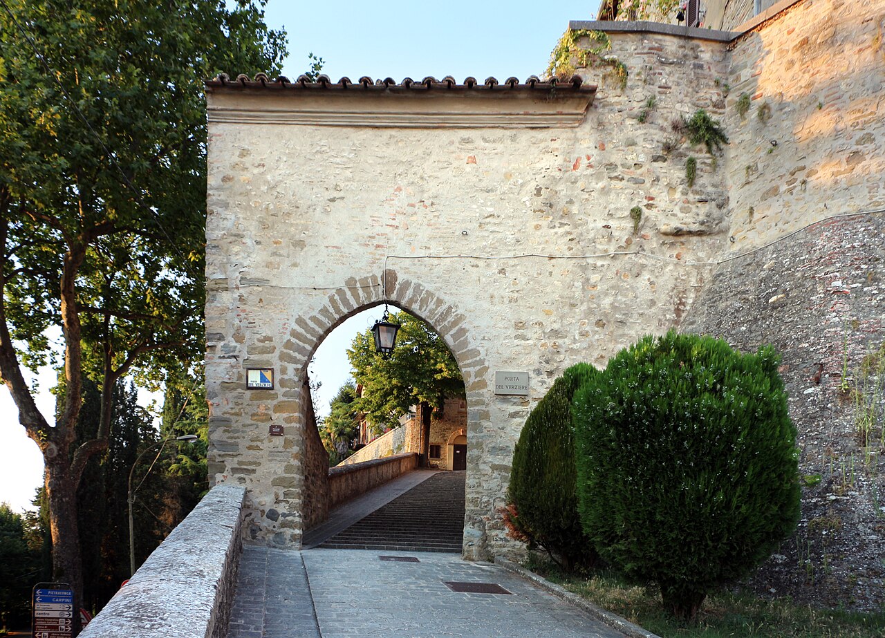 Porta del Verziere a Montone